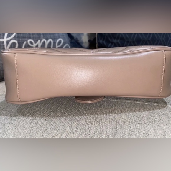 Gucci GG Marmont Small Shoulder Flap Bag - Picture 4 of 8